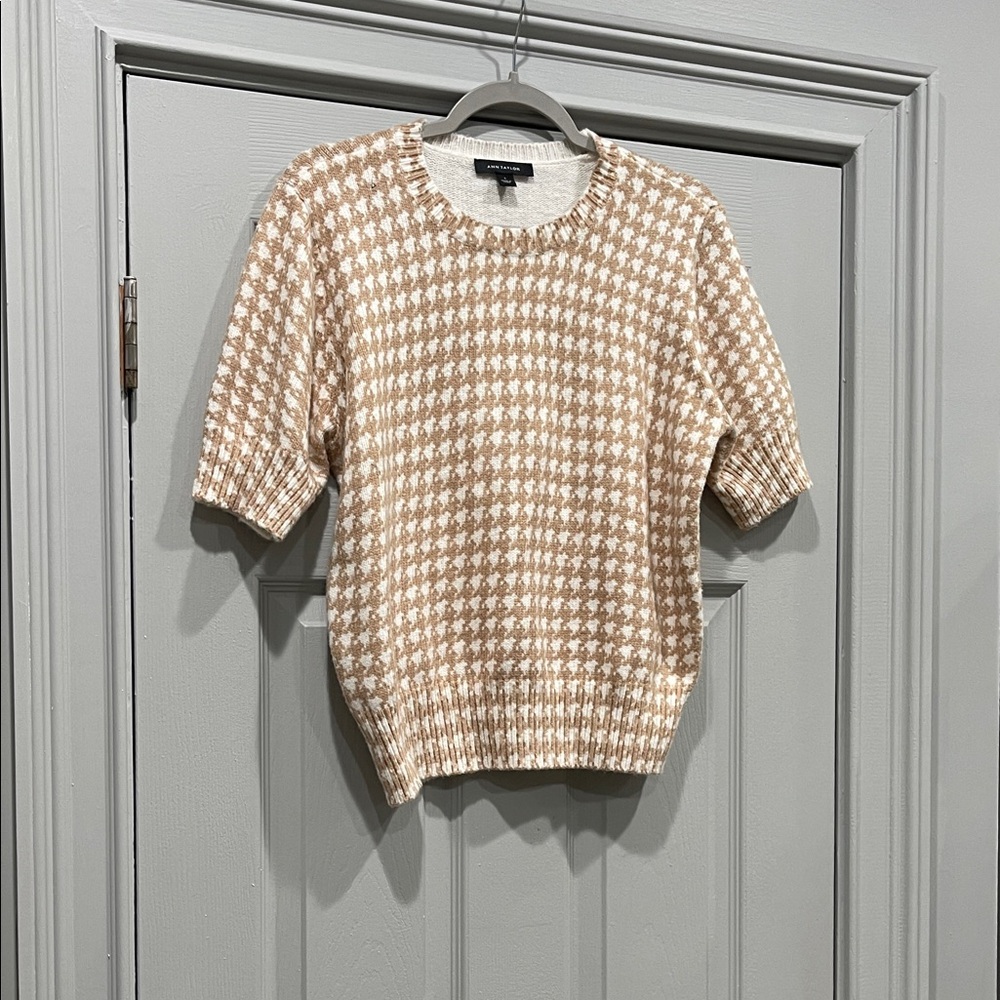 Ann Taylor Beige and White Houndstooth Sweater